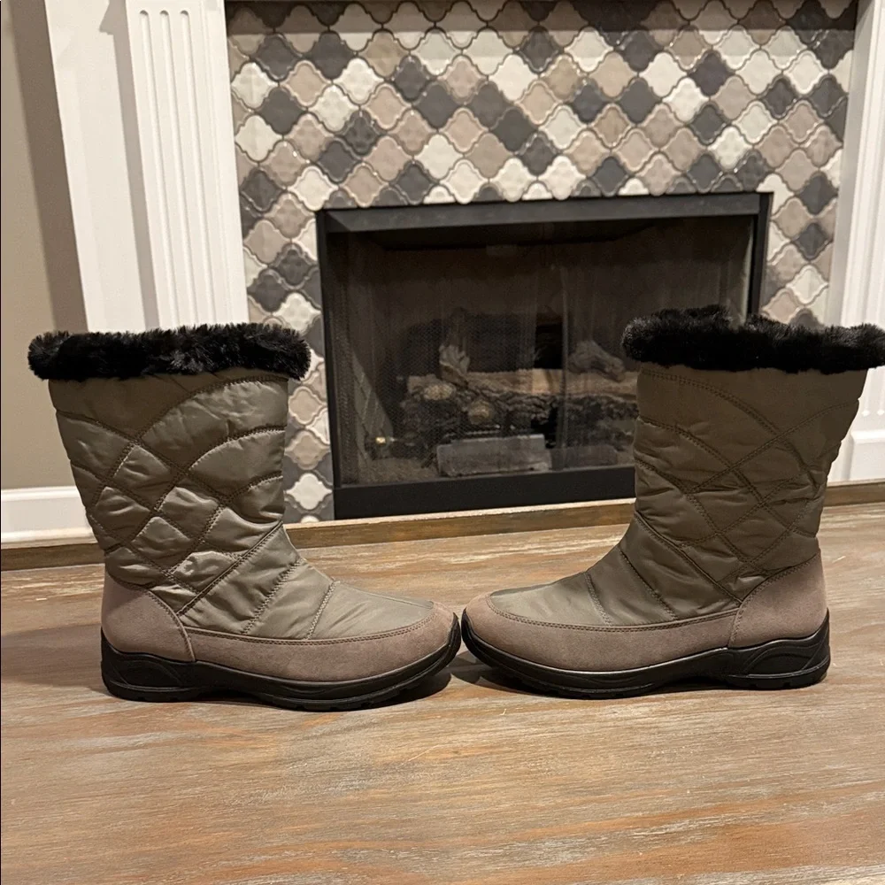 Easy Street Cuddle Easy Dry Waterproof Boots Grey/Taupe‎ Size 10 NIB